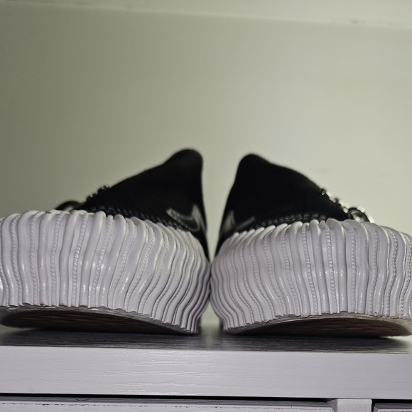 Vans Karina Suade sneakers Black and White Low-Top Sneakers - Picture 4 of 6